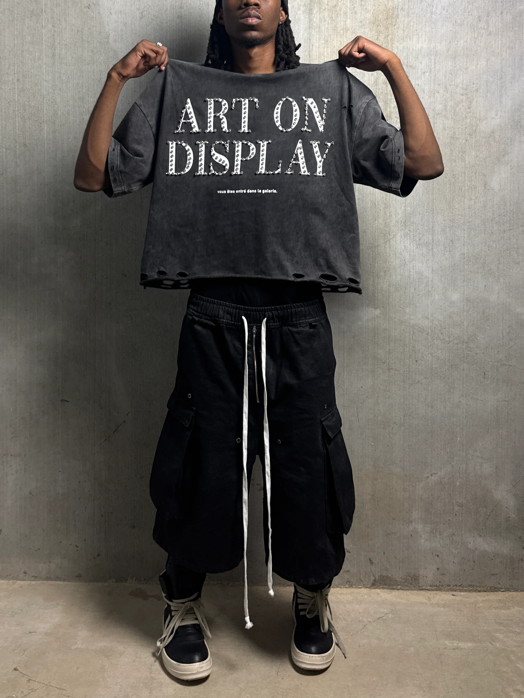 "ART ON DISPLAY" RHINESTONE DISTRESSTED TEE - Image 7