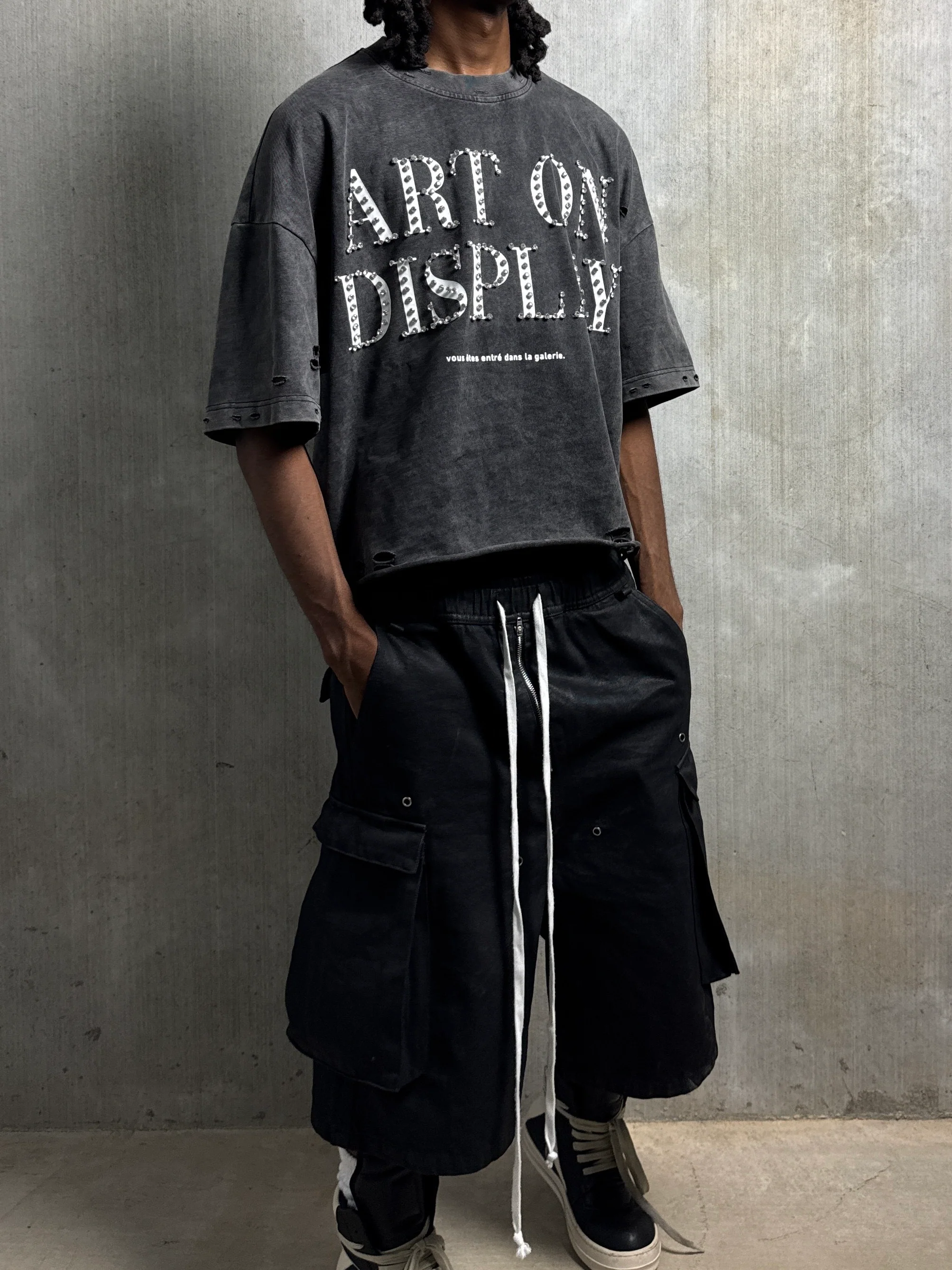 "ART ON DISPLAY" RHINESTONE DISTRESSTED TEE - Image 8
